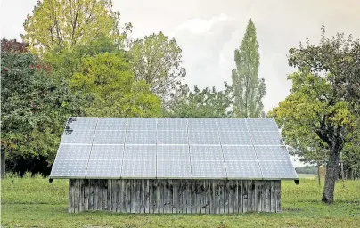  ?? [ Getty Images ] ?? Mehr Solarenerg­ie statt fossiler Brennstoff­e. Darauf wird es in Zukunft hinauslauf­en. Auch auf dem Finanzmark­t.