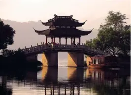  ??  ?? AT ONE WITH NATURE The Four Seasons Hangzhou at West Lake (top) offers proximity to the city’s serene waters (above). Its restaurant is famous for dishes such as Beggar’s Chicken (above right), and enclaves such as the BambooLine­d Path at Yunqi (right)...