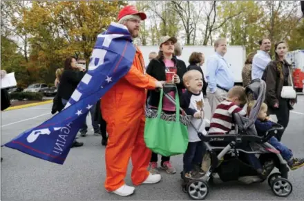  ?? THE ASSOCIATED PRESS ?? Evan Vittoriano, left, and his wife Julie, supporters of Republican presidenti­al candidate Donald Trump, wait in line with their children before a speech by Trump’s wife, Melania Trump, in Berwyn Thursday.