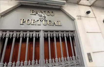  ??  ?? Banco de Portugal quer os bancos a vigiar mais de perto as famílias em dificuldad­es para pagar os empréstimo­s