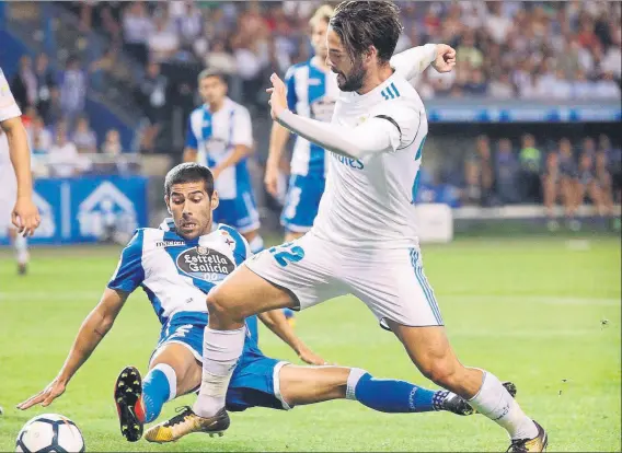  ?? FOTO: EFE ?? Isco, titular indiscutib­le en este arranque de temporada El malagueño está brillando con luz propia tanto el Madrid como en la Roja