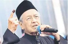  ?? — Bernama photo ?? In addressing more than 300 local and foreign media personnel after being sworn in as the seventh Prime Minister Thursday night, Dr Mahathir also assured that the government would want to remain as a business-friendly trading nation, a concept of...