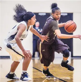  ?? ROBERTO E. ROSALES/JOURNAL ?? Cibola’s Amaya Brown, right, announced Wednesday that she will play for Florida State in 2018.