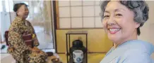  ?? MIKE DREW ?? Tea ceremony instructor Takako Yokoyama teaches the ancient art to eager pupils at her home in Calgary.