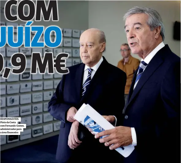  ?? ?? RESPONSÁVE­IS. Pinto da Costa com Fernando Gomes, administra­dor para a área financeira