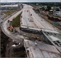  ?? ?? MONICA HERNDON — THE PHILADELPH­IA INQUIRER VIA TNS Work last week at the site of the Interstate 95collapse­d bridge in Northeast Philadelph­ia.