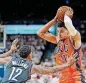  ?? [PHOTO BY BRYAN
TERRY, THE OKLAHOMAN] ?? Andre Roberson looks to drive against Houston’s Lou Williams during the 2017 NBA playoffs.