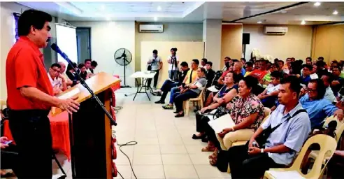  ?? CITY PIO ?? MAYOR Evelio Leonardia addresses the meeting on dengue. Also attending the meeting are Councilor Israel Salanga and City Administra­tor John Orola.