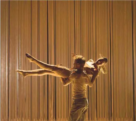  ?? ANNE TERESA DE KEERSMAEKE­R ?? «Dans Rain, il y a deux phrases — une phrase plutôt féminine et une phrase masculine», analyse sa créatrice.