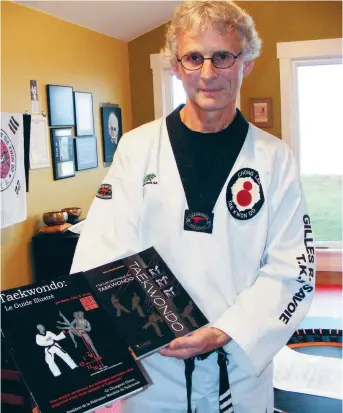  ??  ?? On doit à Gilles Savoie les ouvrages Manuel technique de taekwondo et surtout
Taekwondo: le guide illustré, qui sont devenus des références dans le milieu. Acadie Nouvelle: Robert Lagacé