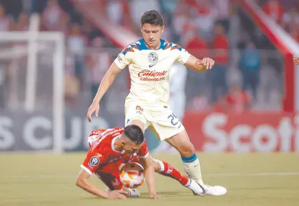  ?? ?? l Ramón Juárez intenta despojar del balón a un jugador del Real Estelí.