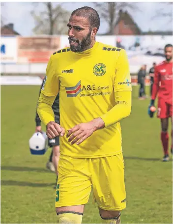  ?? FOTO: HEINZ SPÜTZ ?? Adli Lachheb fühlt sich beim Regionalli­gisten SV Straelen sehr wohl. Der 33-Jährige hat klare Pläne und gehört zu den cleveren Routiniers.