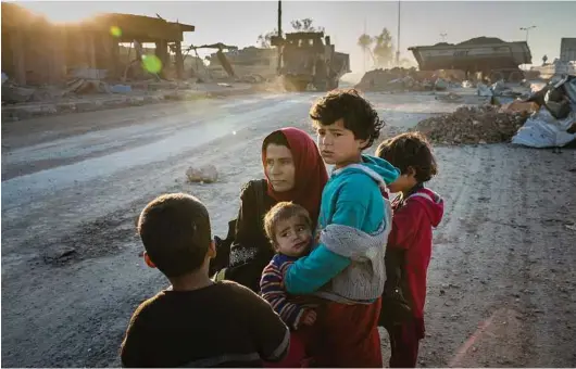  ?? Ivor Prickett / New York Times ?? Civilians in Mosul are fleeing the city amid U.S.-led coalition airstrikes, Islamic State car bombs, sniper fire and mortar attacks as Iraqi security forces fight to remove ISIS from its last stronghold­s in western Mosul.