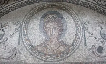  ?? ?? The mosaic portrait of Venus at Bignor Roman Villa.