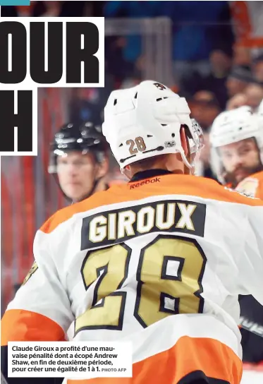  ??  ?? Claude Giroux a profité d’une mauvaise pénalité dont a écopé Andrew Shaw, en fin de deuxième période, pour créer une égalité de 1 à 1.