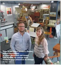  ?? (Photo C.H.) ?? Dans la rue Pierre-Sémard à Toulon, Hélène Bernardeau et Julien Mermillon ont ouvert Chic Planète, un concept store moderne pour amoureux du vintage.