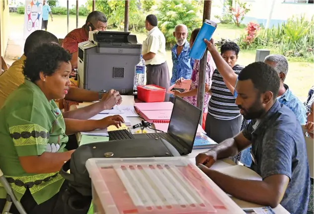  ?? Photo: Police Media Cell ?? The people of Gasele and Nauciwai in Yale, Kadavu during the Fiji Police Force Community Outreach Awareness in Kadavu last week. The event was held in partnershi­p with the Ministry of iTaukei Affairs and Government department­s.