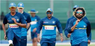  ?? AFP ?? Sri Lankan players during a practice session at Galle Internatio­nal Cricket Stadium. —