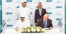  ?? WAM ?? ■ Khaldoon Khalifa Al Mubarak and Yannis Dragasakis signing the agreement which will target investment opportunit­ies in key sectors of the Greek economy.