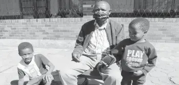  ??  ?? Mr Felix Moyo with his grandchild­ren who contribute­d to his recovery from the stroke.