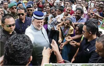  ??  ?? Johor ruler sultan Ibrahim Ibni Almarhum sultan Iskandar greeting the people gathered during Thaipusam at sri Murugan Temple in renggam on Jan 24 this year.