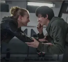  ?? JACK ENGLISH, STX PRODUCTION­S ?? Britt Robertson and Asa Butterfiel­d in “The Space Between Us:” it works a third of the time.
