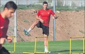  ??  ?? Clément Lenglet sigue ejercitánd­ose con el Sevilla en Benidorm FOTO: EFE