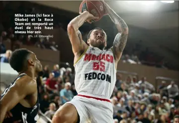  ?? ?? Mike James (ici face à Okobo) et la Roca Team ont remporté un duel de très haut niveau hier soir.