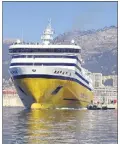  ??  ?? Un fort mistral a convaincu la compagnie de détourner le parcours du Mega Andrea. Partis d’Ile Rousse pour Toulon, c’est dans les Alpes-Maritimes qu’ont amerri les passagers. (Photo Doc Nice-matin)