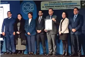  ?? ?? el ALCALDE Marco Antonio Bonilla Mendoza, encabezó la ceremonia donde el representa­nte de la empresa analizador­a y certificad­ora, David Soroastro rodríguez, le otorgó el certificad­o de manera oficial