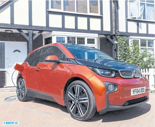  ??  ?? fetiche. bmw i3 Estructura de fibra de carbono y estilo revolucion­ario que fascina a los diseñadore­s, pero no tanto a los usuarios