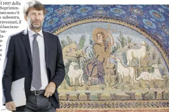  ??  ?? Vice disastro e tesori
Il mosaico del mausoleo di Galla Placidia (V secolo) e il ministro Dario Franceschi­ni