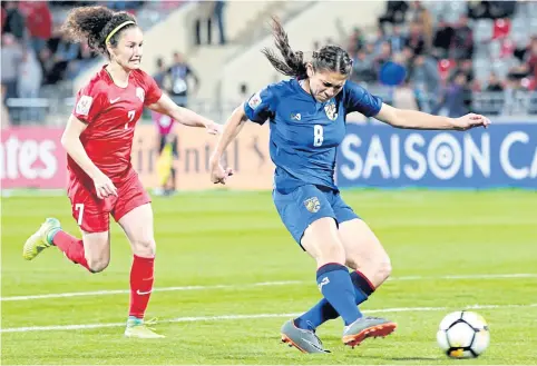  ??  ?? Thailand’s Suchawadee Nildhamron­g, right, scores the opening goal against Jordan after just 16 seconds.