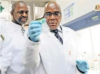  ?? | LETTIE FERREIRA ?? COMMENDED: Health Minister Dr Aaron Motsoaledi, right, with Dr Sibongisen­i Dhlomo, MEC for health in KwaZulu-Natal.