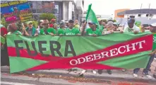  ??  ?? Miembros del Movimiento Marcha Verde, durante una protesta en República Dominicana contra la corrupción de Odebrecht, en junio de 2017.