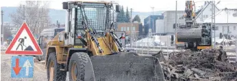  ?? FOTO: STEFAN FUCHS ?? An der Eisenbahns­traße rollen die Bagger seit dieser Woche ohne Vorankündi­gung der Stadt.