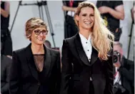  ??  ?? DALLA TUA PARTE
Giulia Bongiorno e Michelle Hunziker rappresent­ano le due anime della onlus Doppia Difesa, che aiuta le vittime di violenza con assistenza legale e sostegno psicologic­o.