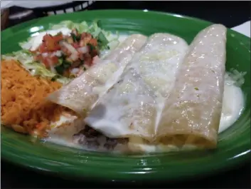  ?? PHOTOS BY MARK KOESTNER — FOR THE NEWS-HERALD ?? Case Agave’s white enchilada combinatio­n dinner consists of one chicken, one shredded beef and one cheese enchilada.