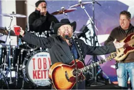  ?? Brendan Smialowski / AFP / Getty Images ?? Country singer Toby Keith performs for President-elect Donald Trump and his family during a welcome celebratio­n at the Lincoln Memorial on Thursday.