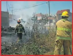  ??  ?? Por su parte vecinos de la colonia Las Flores señalaron que año con año dicho terreno se incendia