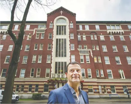  ?? ARLEN REDEKOP ?? Physical and novelist Dr. Daniel Kalla stands in front of St. Paul’s Hospital, where he works as an emergency room doctor.