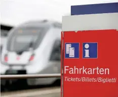  ?? KEY ?? Ticketauto­maten der Deutschen Bahn sollen bald Geschichte sein.