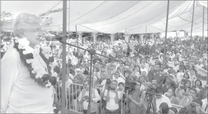  ?? Foto La Jornada ?? Andrés Manuel López Obrador durante un mitin, ayer en Veracruz