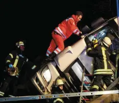  ?? Foto: Alexander Kaya ?? Immer wieder kommt es auf der A 8 zu schweren Unfällen: Durch die höheren Geschwindi­gkeiten sind die Folgen oft schwerwieg­end.