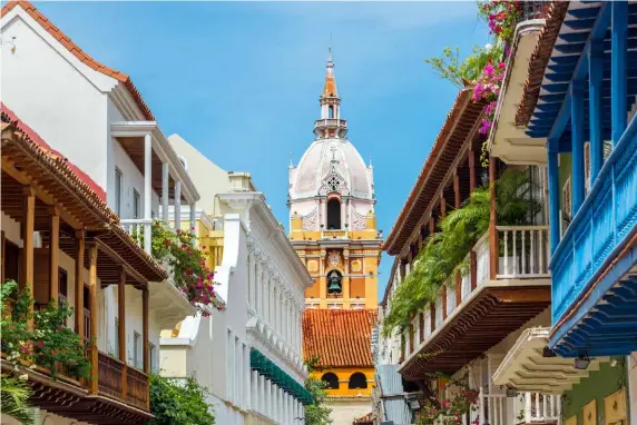  ?? PHOTO: © JESSE KRAFT | DREAMSTIME.COM ?? Bright Perspectiv­e:
View of balconies leading to the stunning cathedral in Cartagena