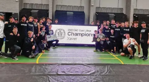  ?? Dan Nowak/Hearst Connecticu­t Media ?? Xavier celebrates winning its second straight CIAC Class L Boys Indoor Track Championsh­ip team title with 74 points.