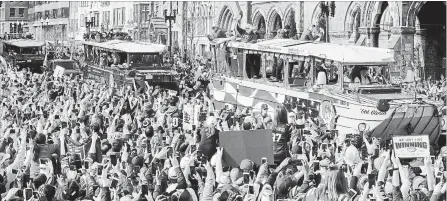  ?? STEVEN SENNE THE ASSOCIATED PRESS ?? The New England Patriots parade through downtown Boston on duck boats Tuesday, celebratin­g their sixth Super Bowl championsh­ip.