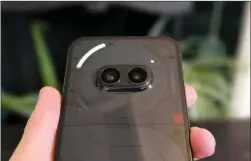  ?? ?? The camera bump blends seamlessly into the back of the phone.