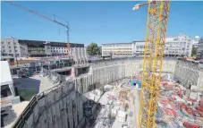  ?? FOTO: LUDGER MÖLLERS ?? Die Baugrube für das neue Stadtquart­ier Sedelhöfe am Ulmer Hauptbahnh­of.