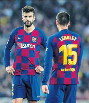  ??  ?? Piqué y Lenglet son los centrales que más han jugado hasta ahora en el Barcelona.